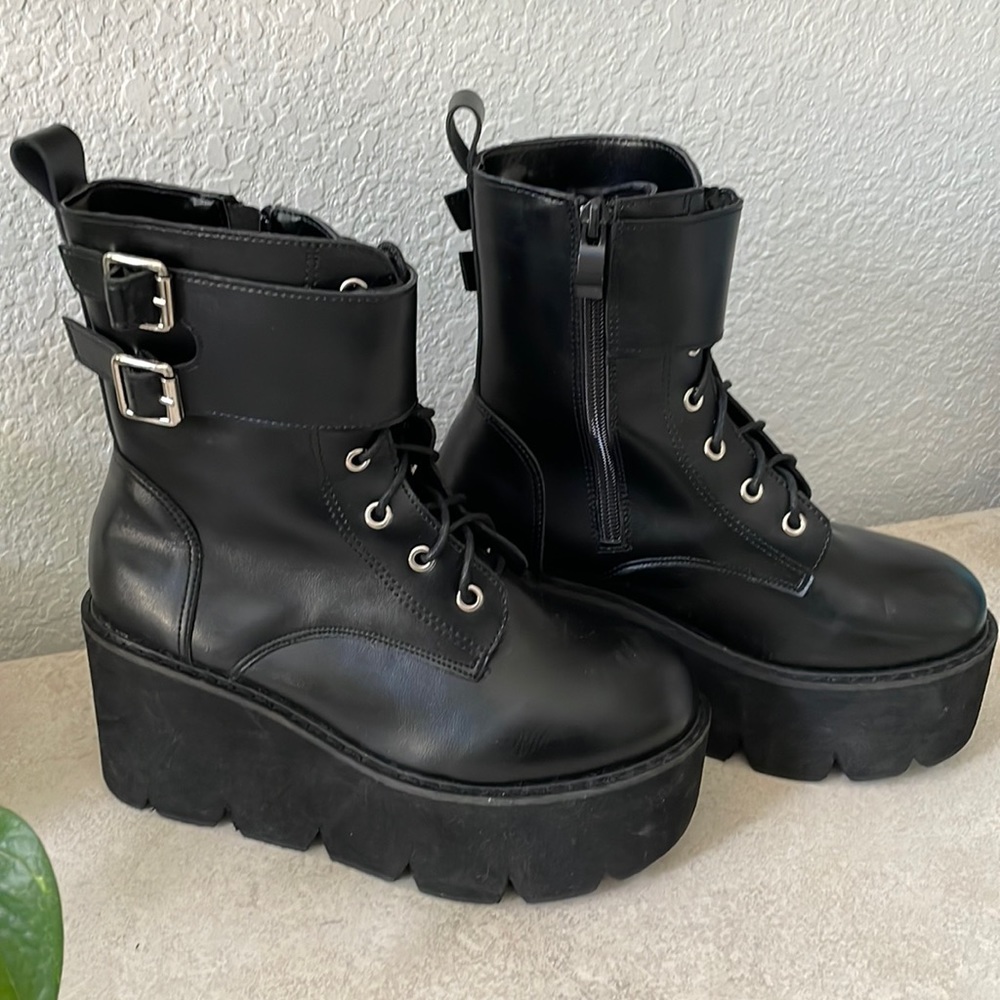 SHEIN Black Platform Boots in Women’s Size 35 - fits like a size US 5